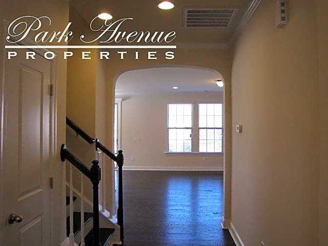 17708 Austins Creek Dr - Photo 3 of 10