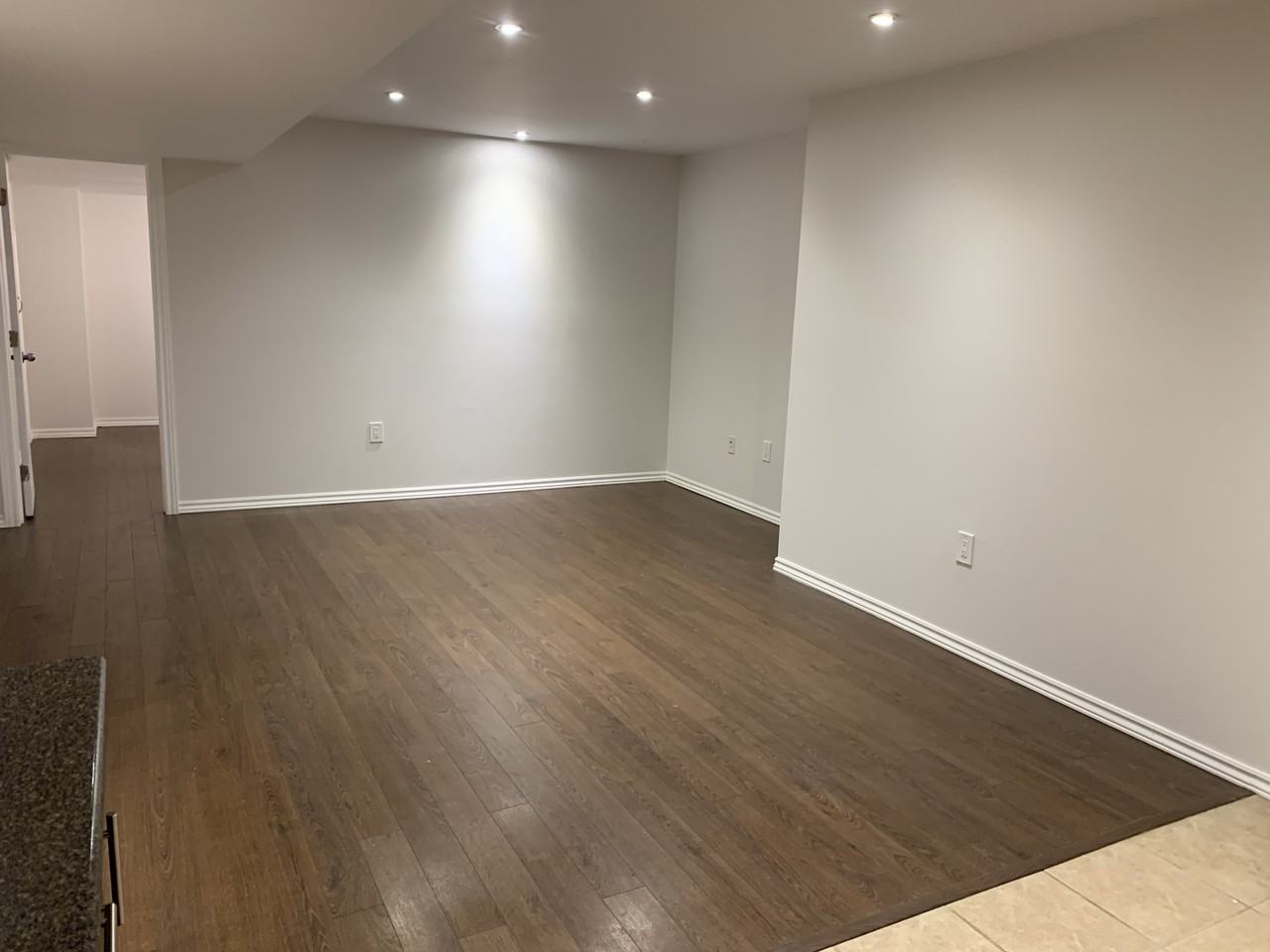 Basement apartment with separate entrance - Photo 3 of 17