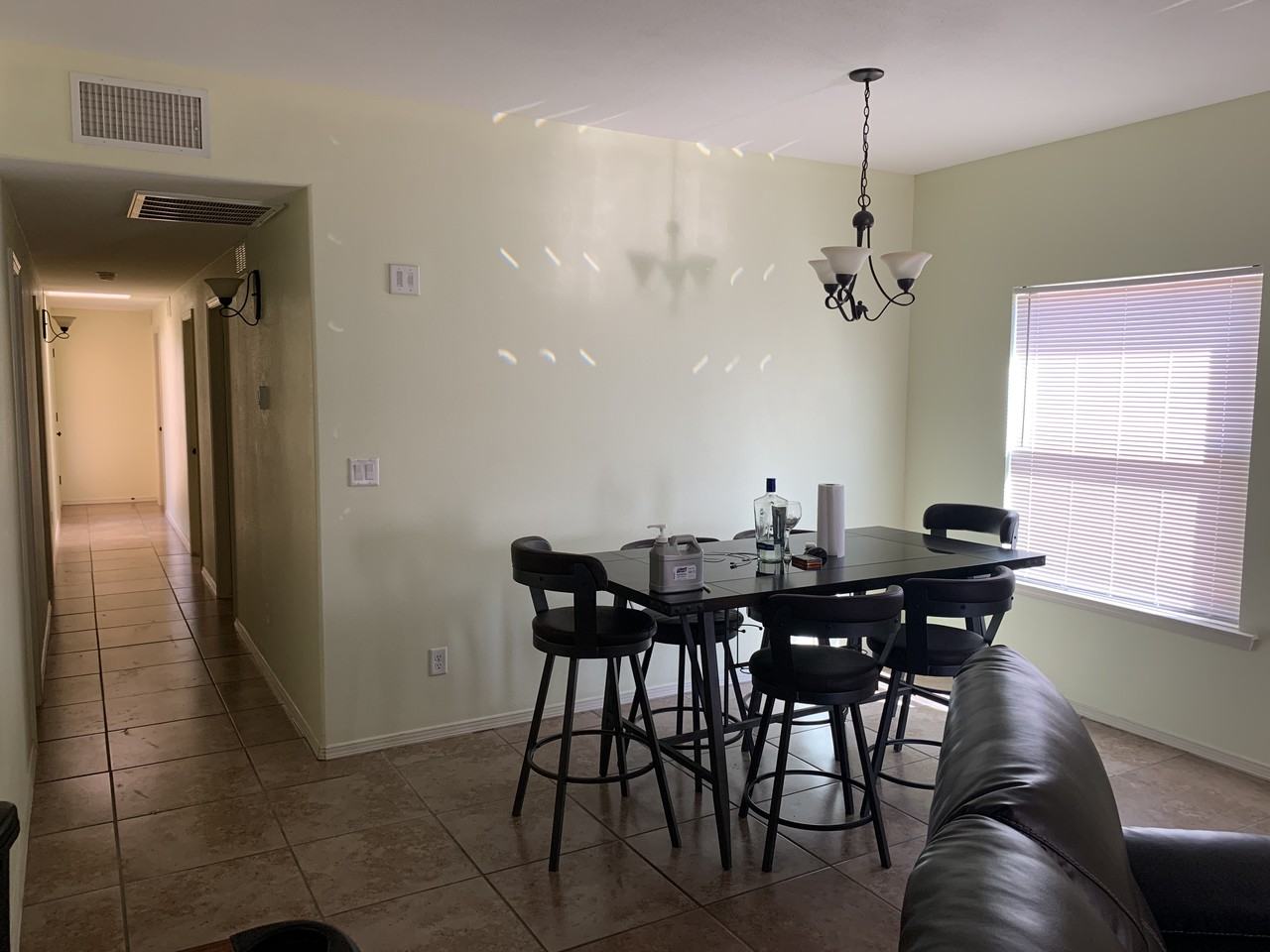RENTING Single ROOM In A House - Photo 2 of 10