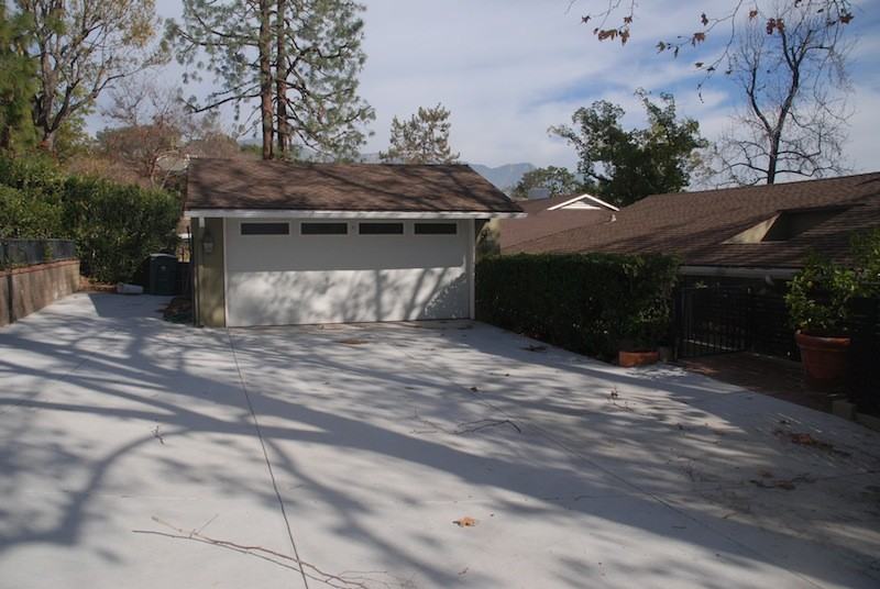 1361 Inverness Dr - Photo 2 of 33