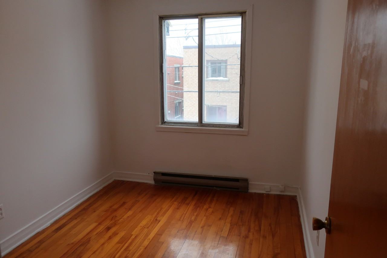 9136 2e Avenue - Photo 3 of 11