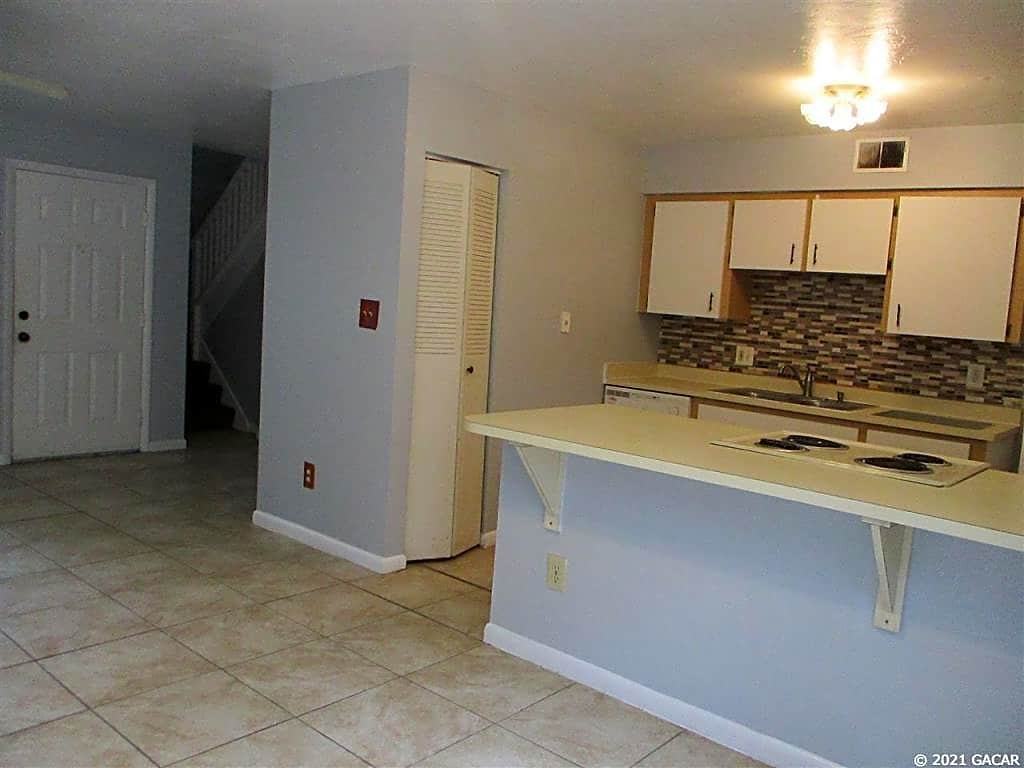 2048 Sw 69th Dr - Photo 3 of 17