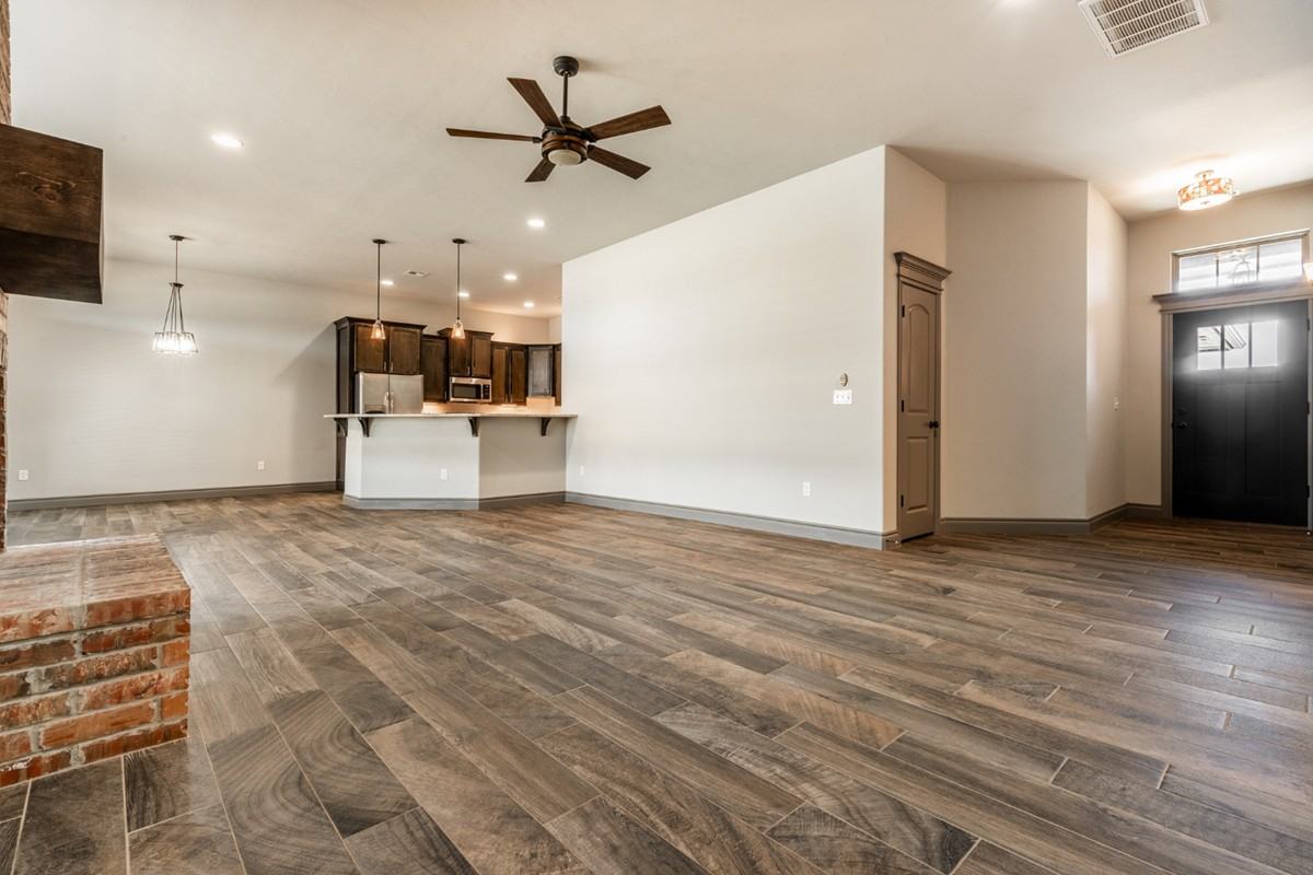6133 Oxnard Street - Photo 3 of 15