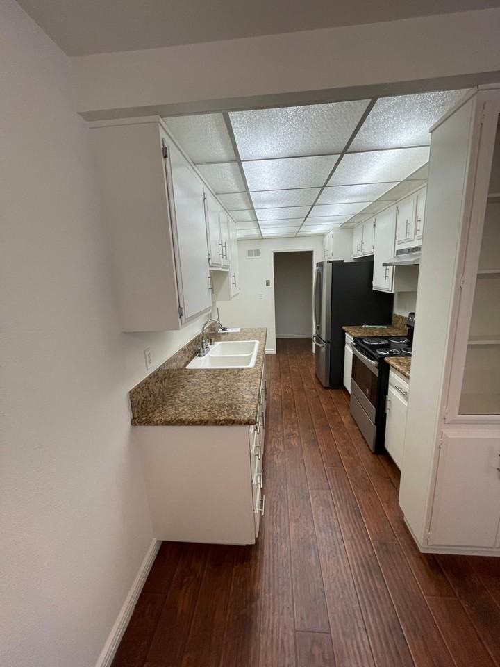 815 South Shenandoah Street - Photo 3 of 5