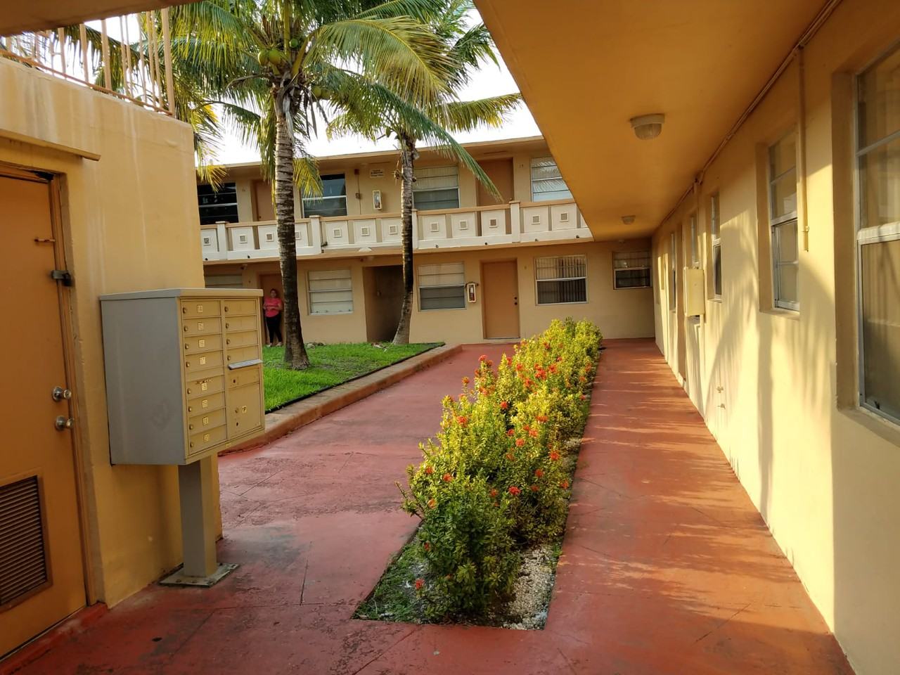 San Sherri Apartments - Photo 2 of 4