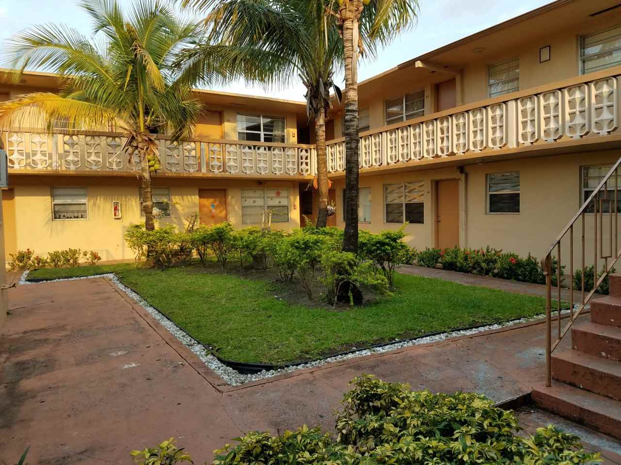 San Sherri Apartments - Photo 3 of 4