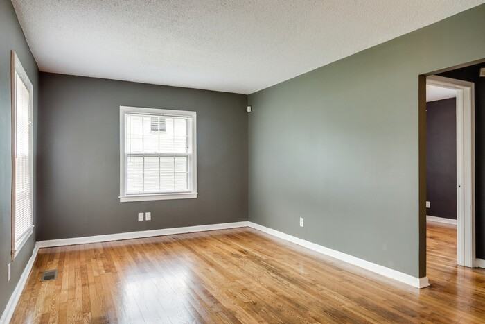 1204 Thompson Pl - Photo 3 of 16