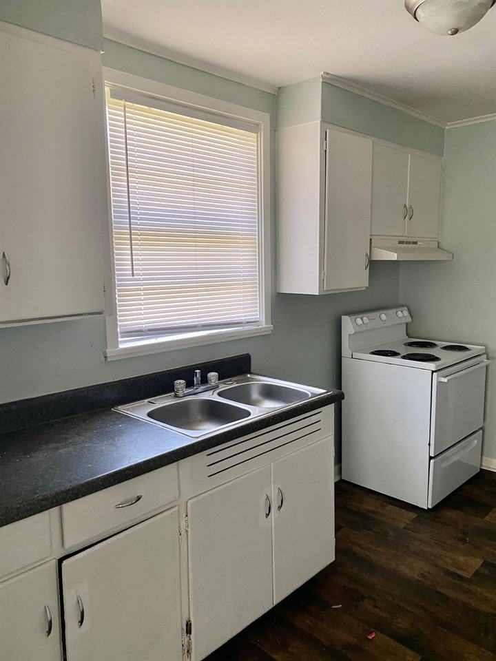 706 Wilson Ave #1 - Photo 3 of 5