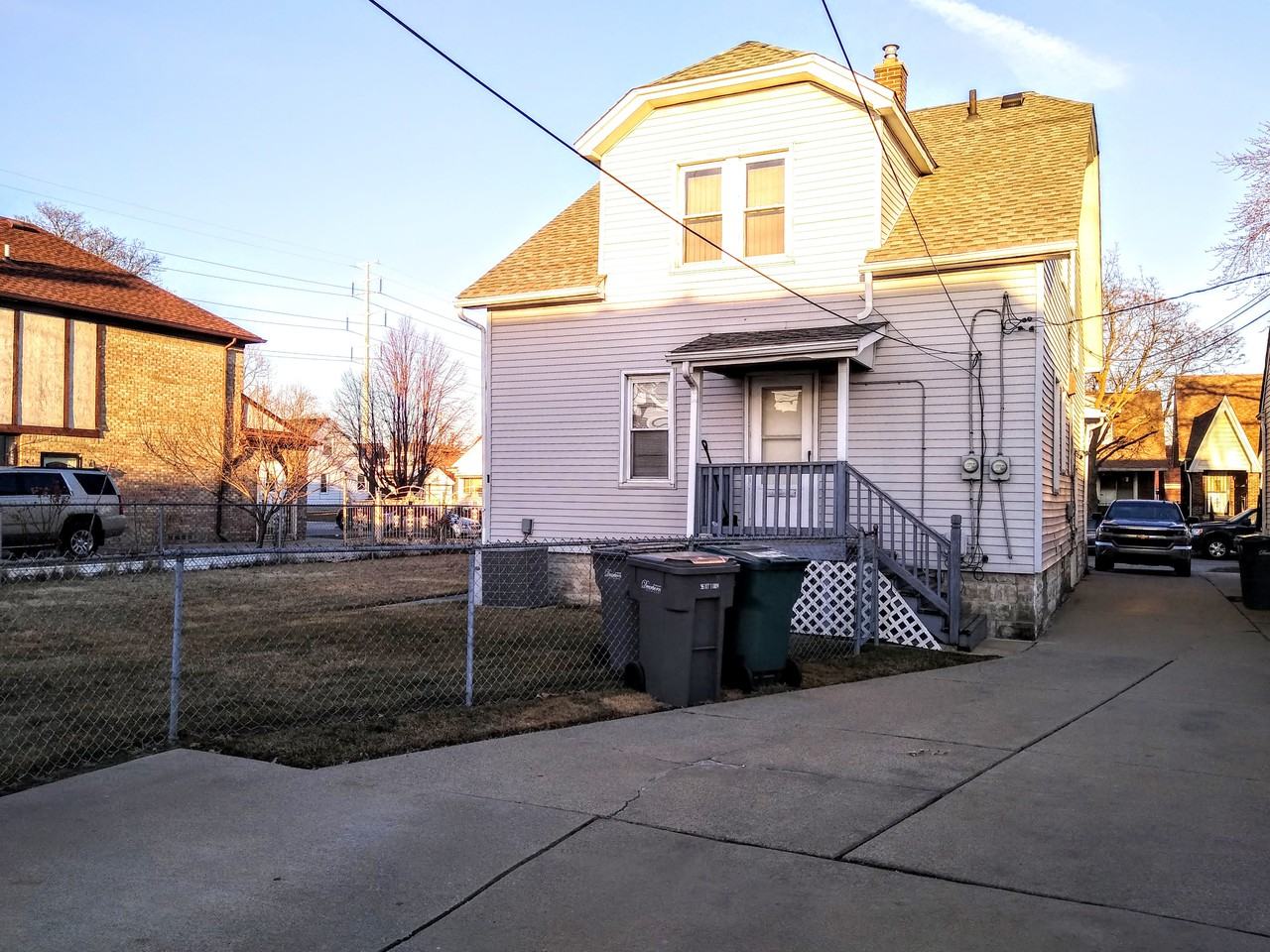 6433 Yinger Ave - Photo 3 of 16