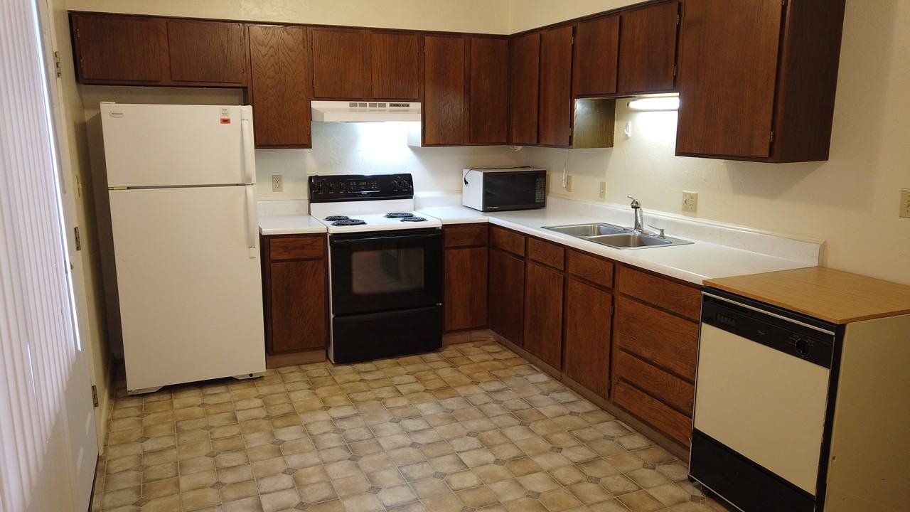 1849 Mountain View Dr - Photo 3 of 9