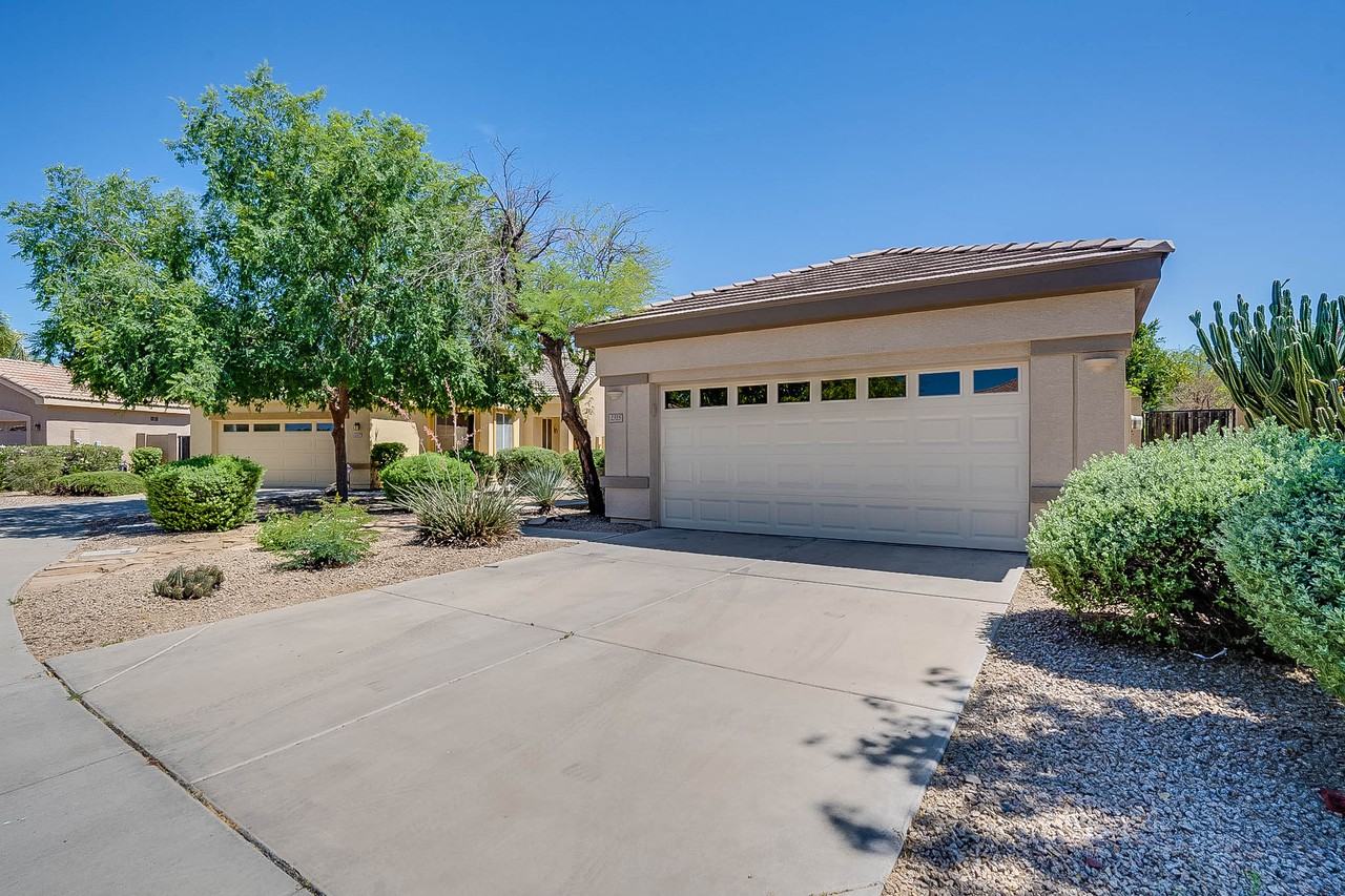 1315 W Musket Way - Photo 2 of 44
