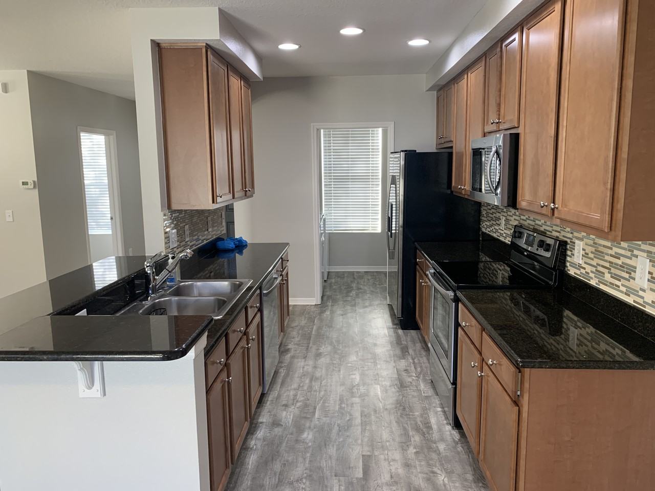 7322 S Trask St - Photo 3 of 21