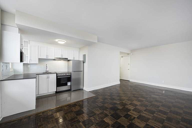 70 Spadina Rd - Photo 3 of 7