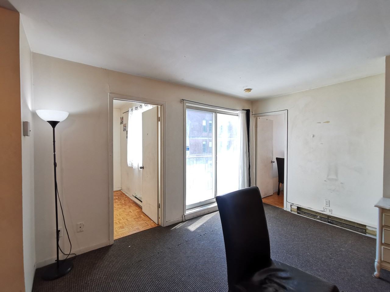 2201 Rue Sheppard - Photo 2 of 7