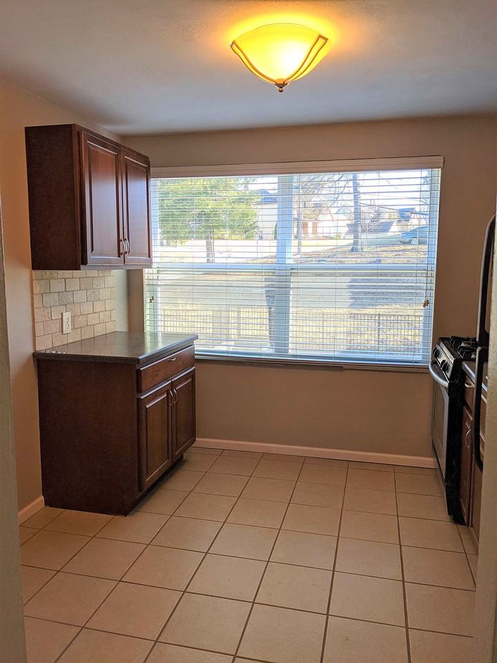 10128 Manchester Rd - Photo 2 of 19