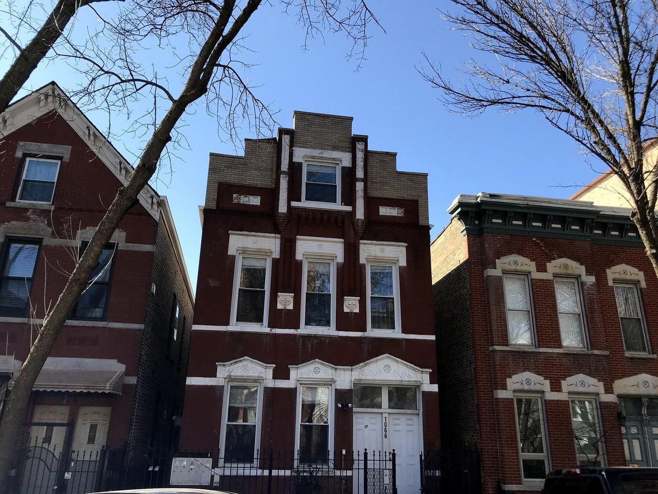 1066 N Hermitage Ave Apt 1r