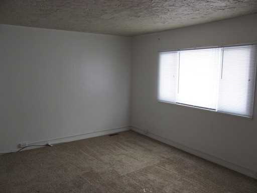 1215 Kinyon St - Photo 3 of 8