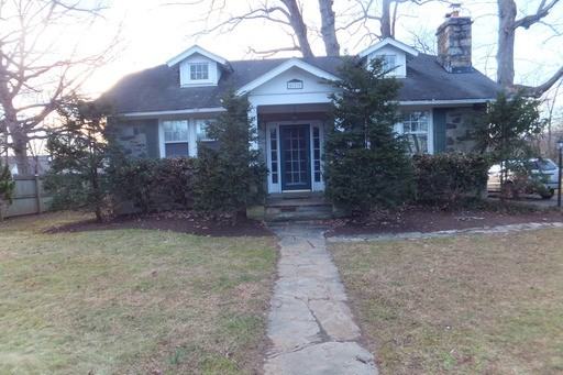 511 S Maple Ave - Photo 2 of 10