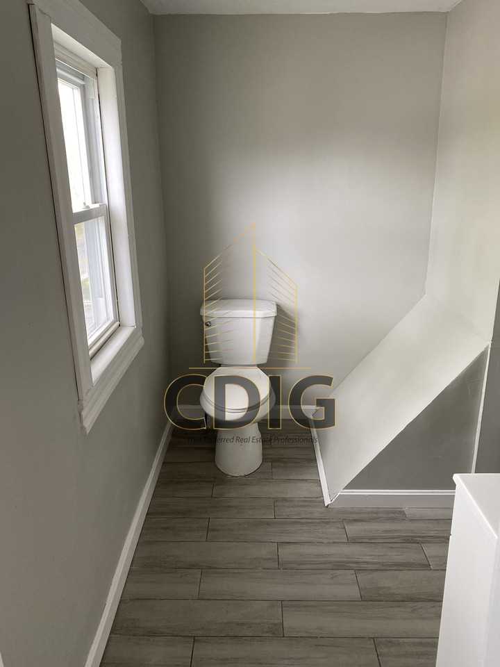 70 Pine Street - Photo 5 of 10