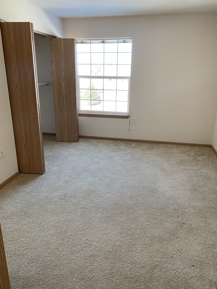 Cortland Pond - 2 Bedroom, 2 Bath - Photo 3 of 8