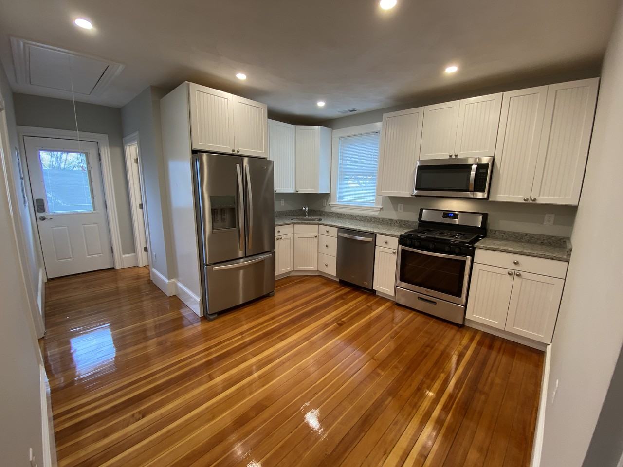 305 Highland - Photo 3 of 31