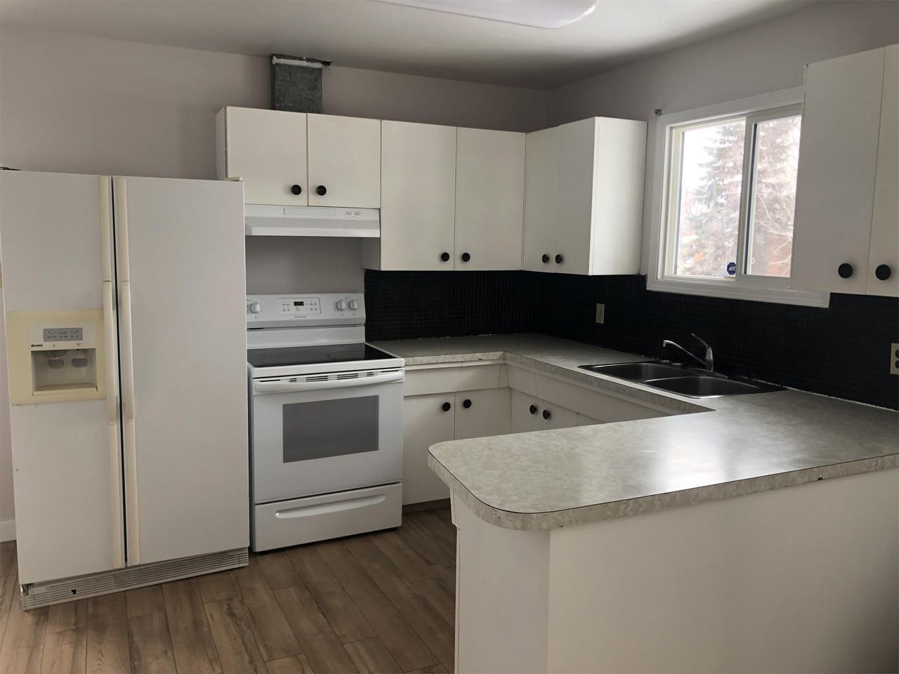 4107 48 St #1 - Photo 2 of 18