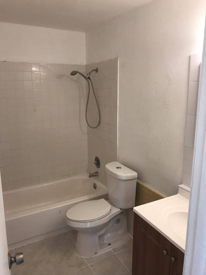 426 Northwest 13th Street #1 - Photo 6 of 8