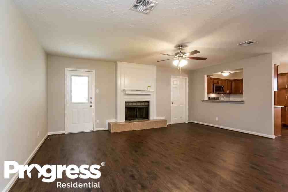 3206 Teakwood Cir - Photo 2 of 15