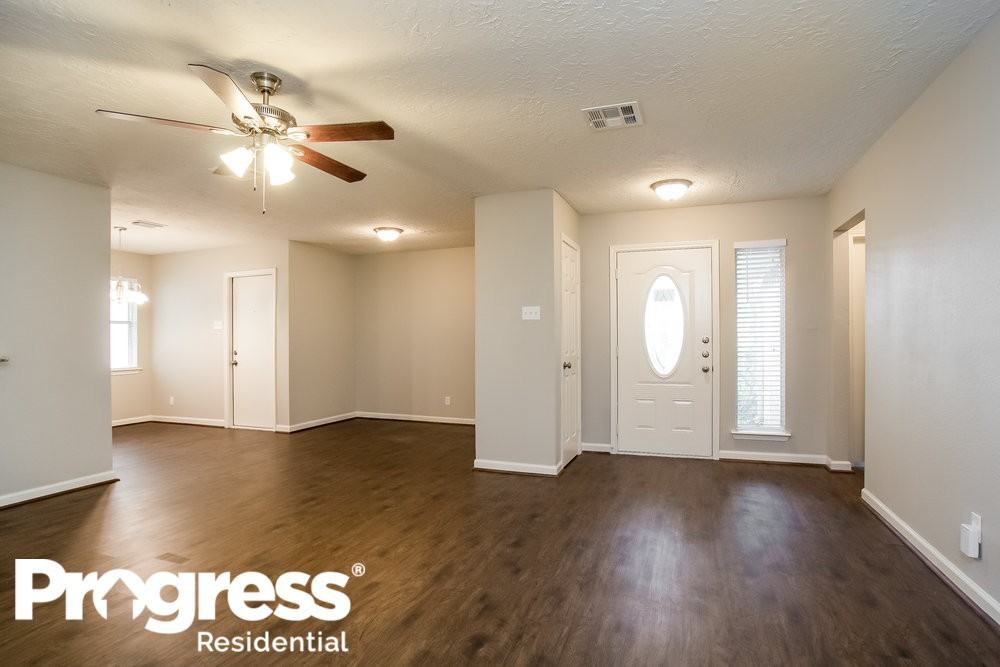 3206 Teakwood Cir - Photo 3 of 15