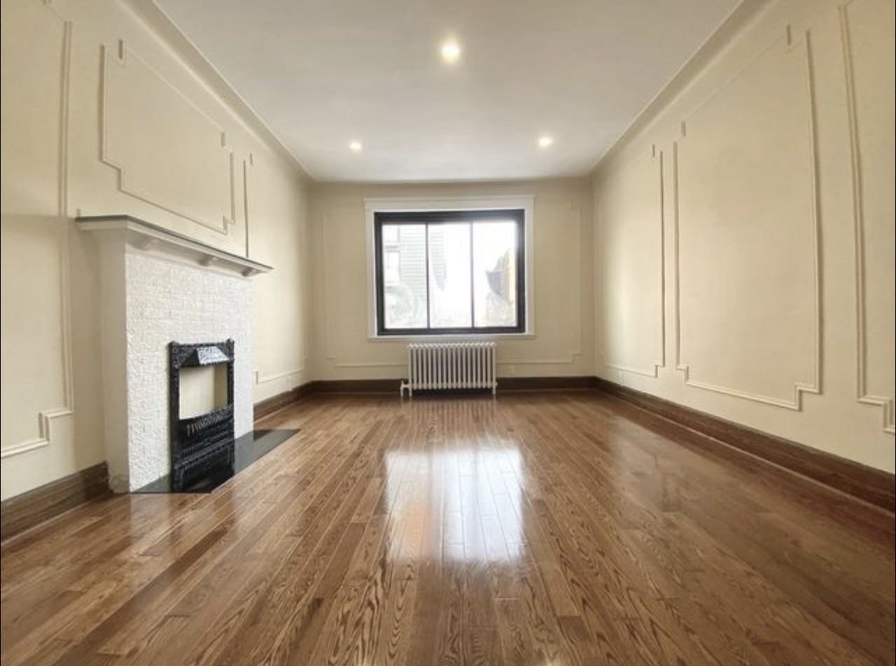 4455 Av Coolbrook