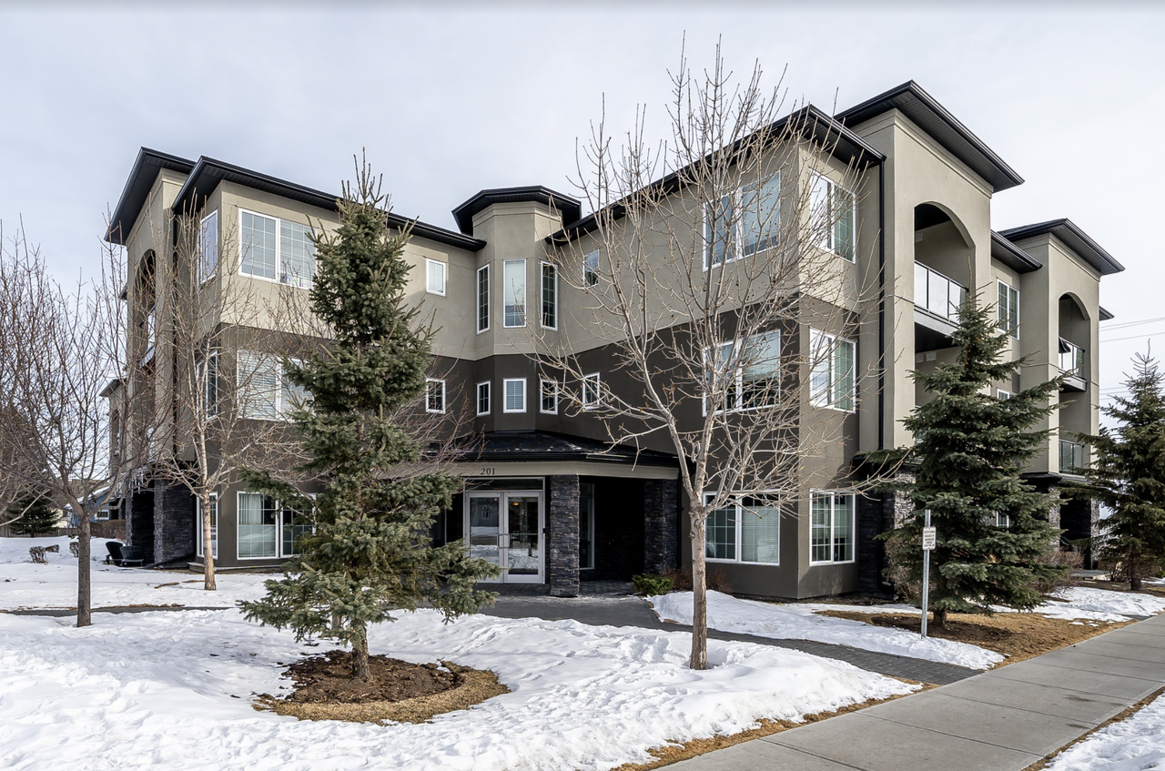 201 20 Avenue Northeast - Photo 2 of 14