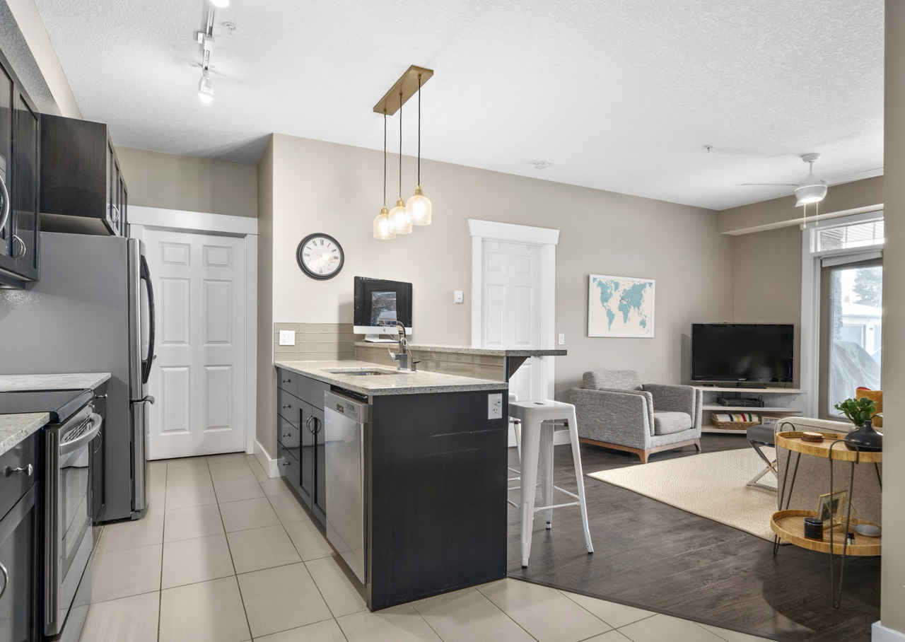 201 20 Avenue Northeast - Photo 3 of 14