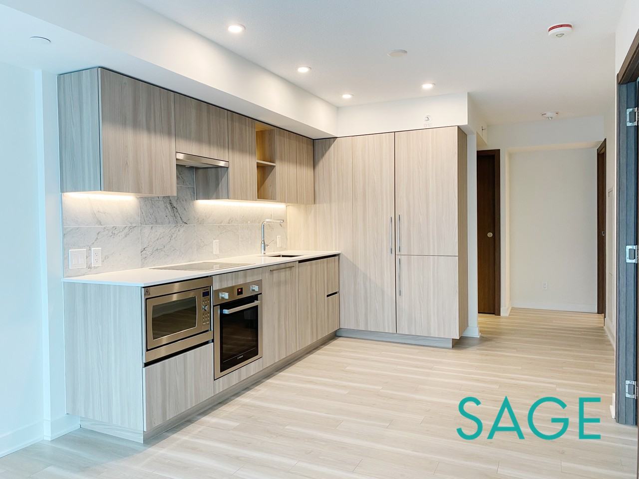 17 Bathurst Street #8