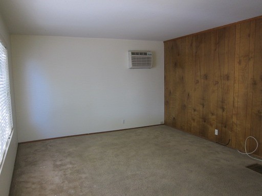 1070 S 9th St - Photo 2 of 10