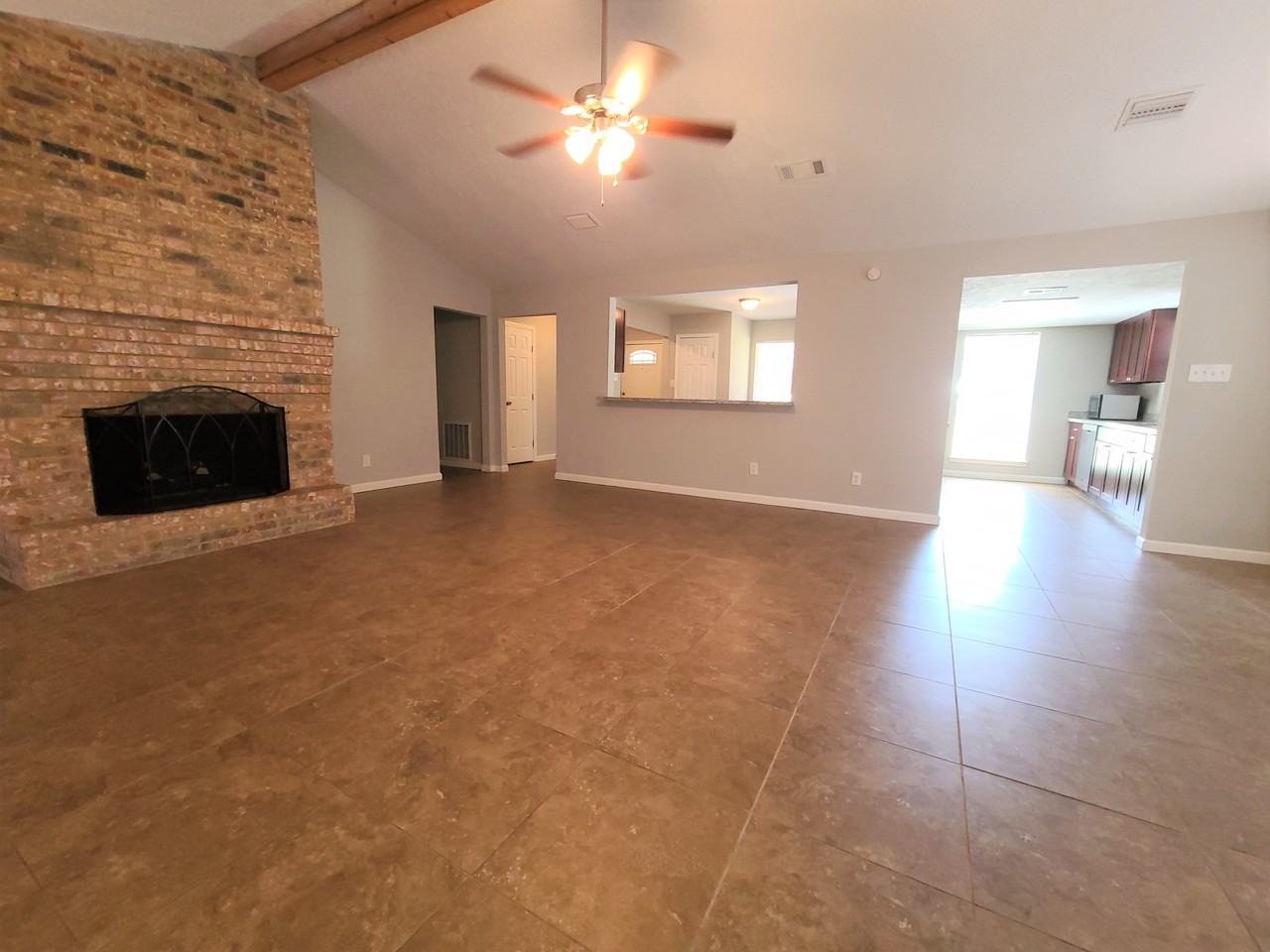 607 Brook Hollow Dr - Photo 3 of 15