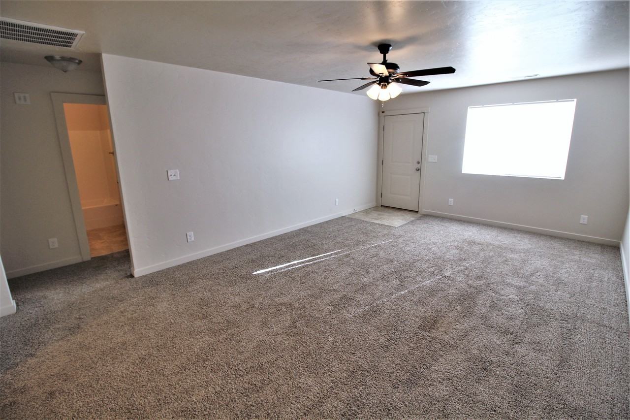 620 10th Ave S #B - Photo 5 of 11