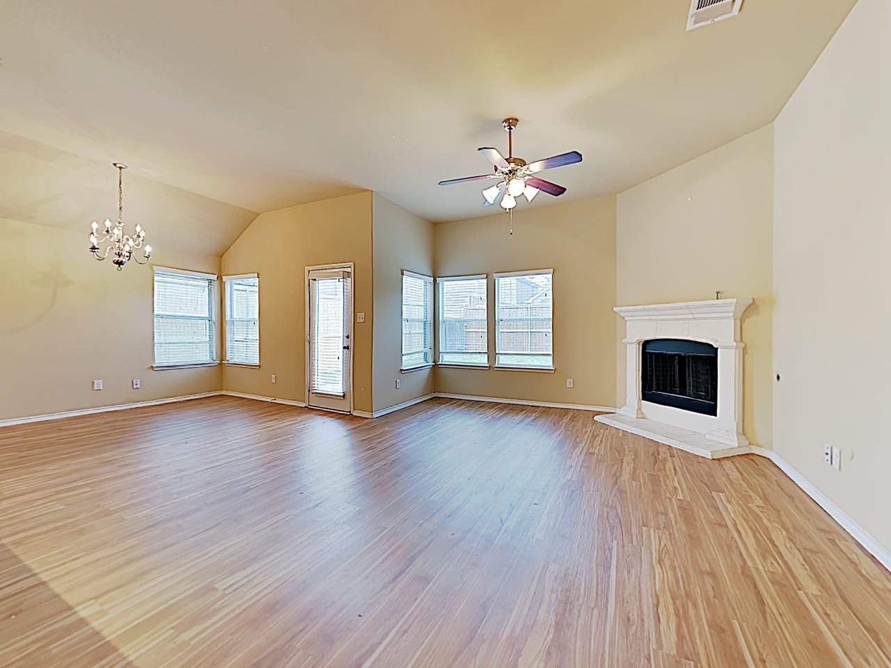 5224 Hilcroft Rd - Photo 2 of 12