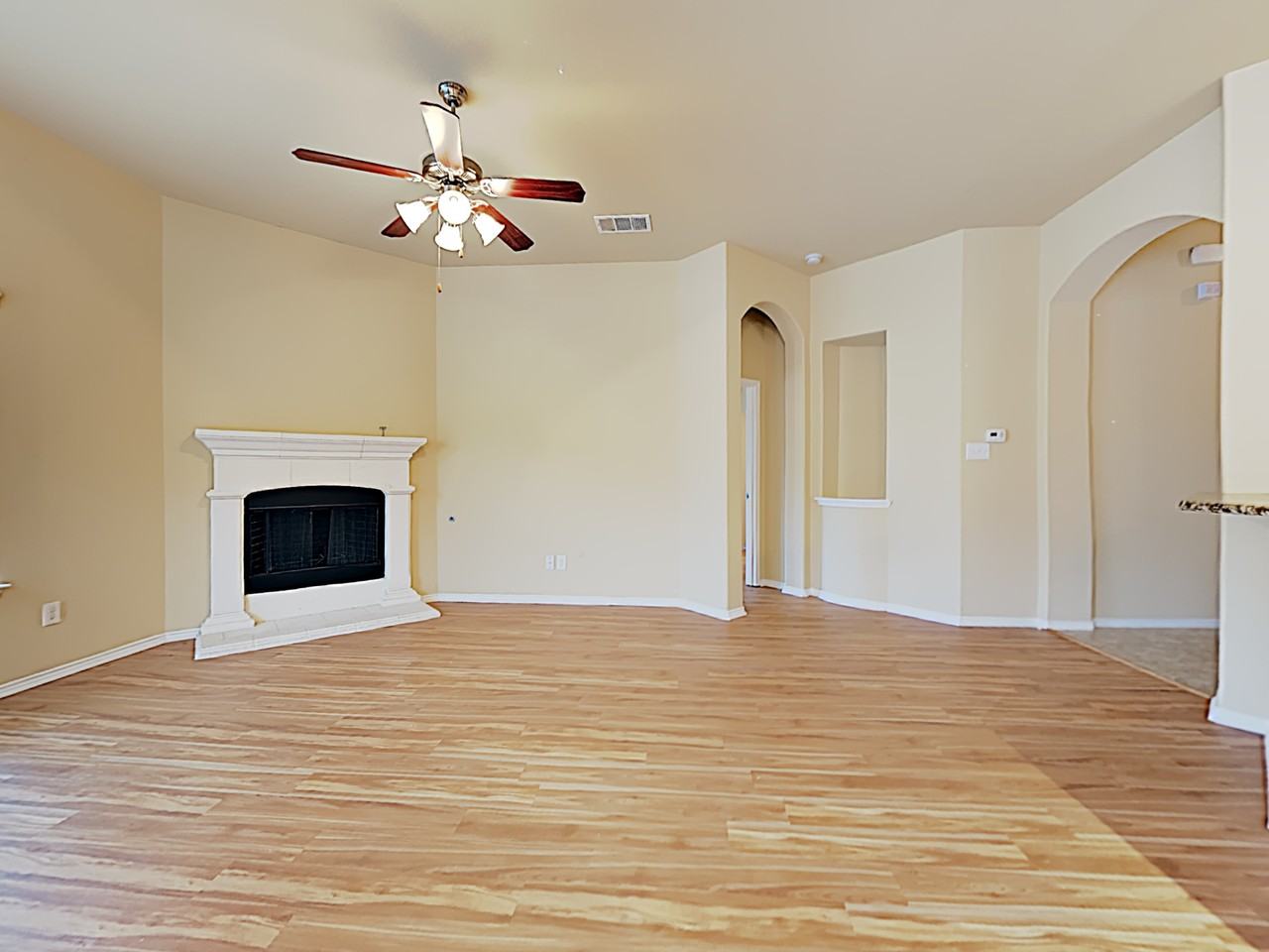 5224 Hilcroft Rd - Photo 3 of 12