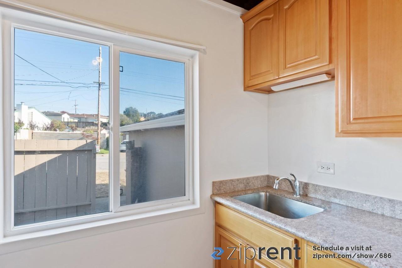 904 Washington St #BACK - Photo 3 of 8