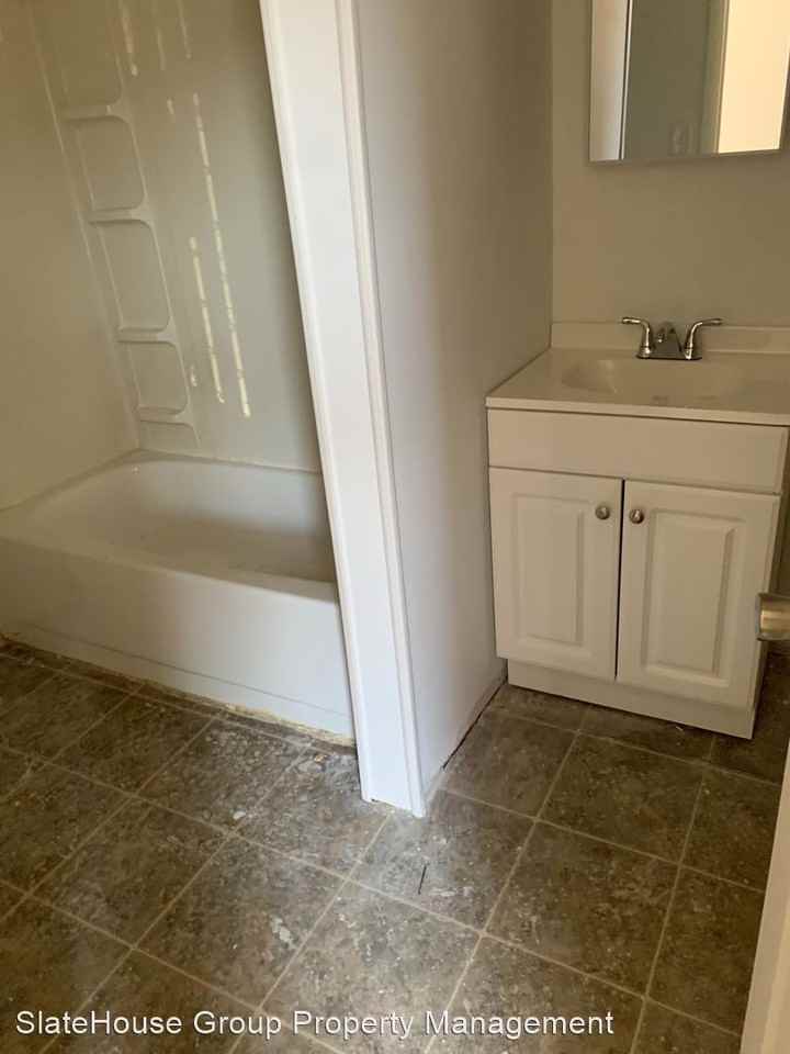 553-555 W King St - Photo 2 of 3