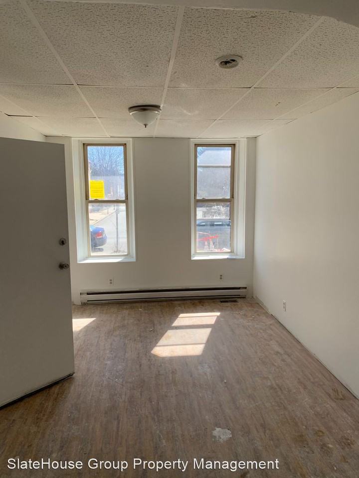 553-555 W King St - Photo 3 of 3