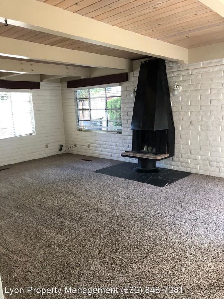 617 Eleventh Street - Photo 2 of 7