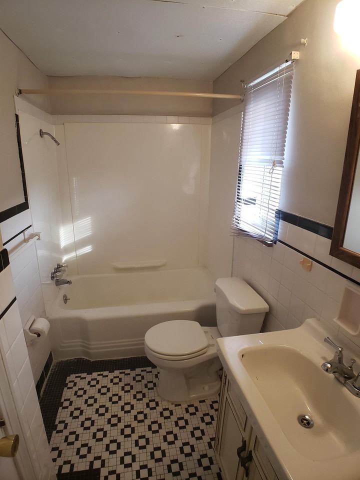 1018 Summit Street #1 - Photo 4 of 5