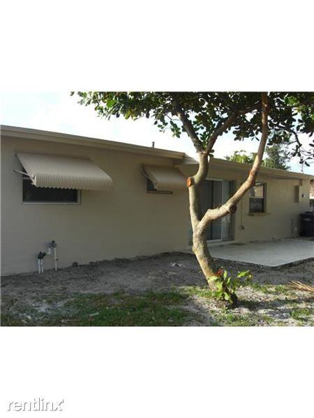 4501 NW 22nd St - Photo 3 of 6