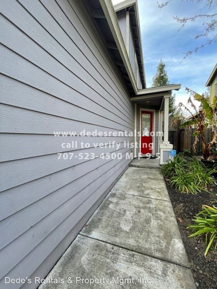 2357 Sophia Dr - Photo 2 of 35