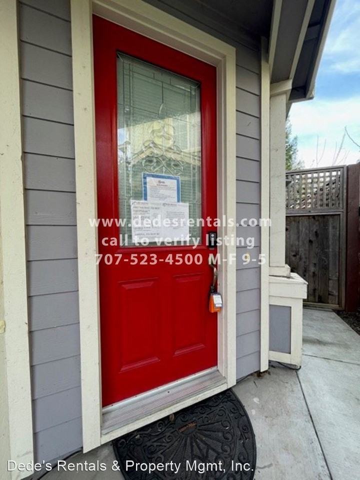 2357 Sophia Dr - Photo 3 of 35