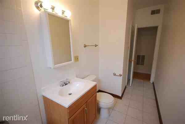 8051 S Manistee Ave - Photo 2 of 6