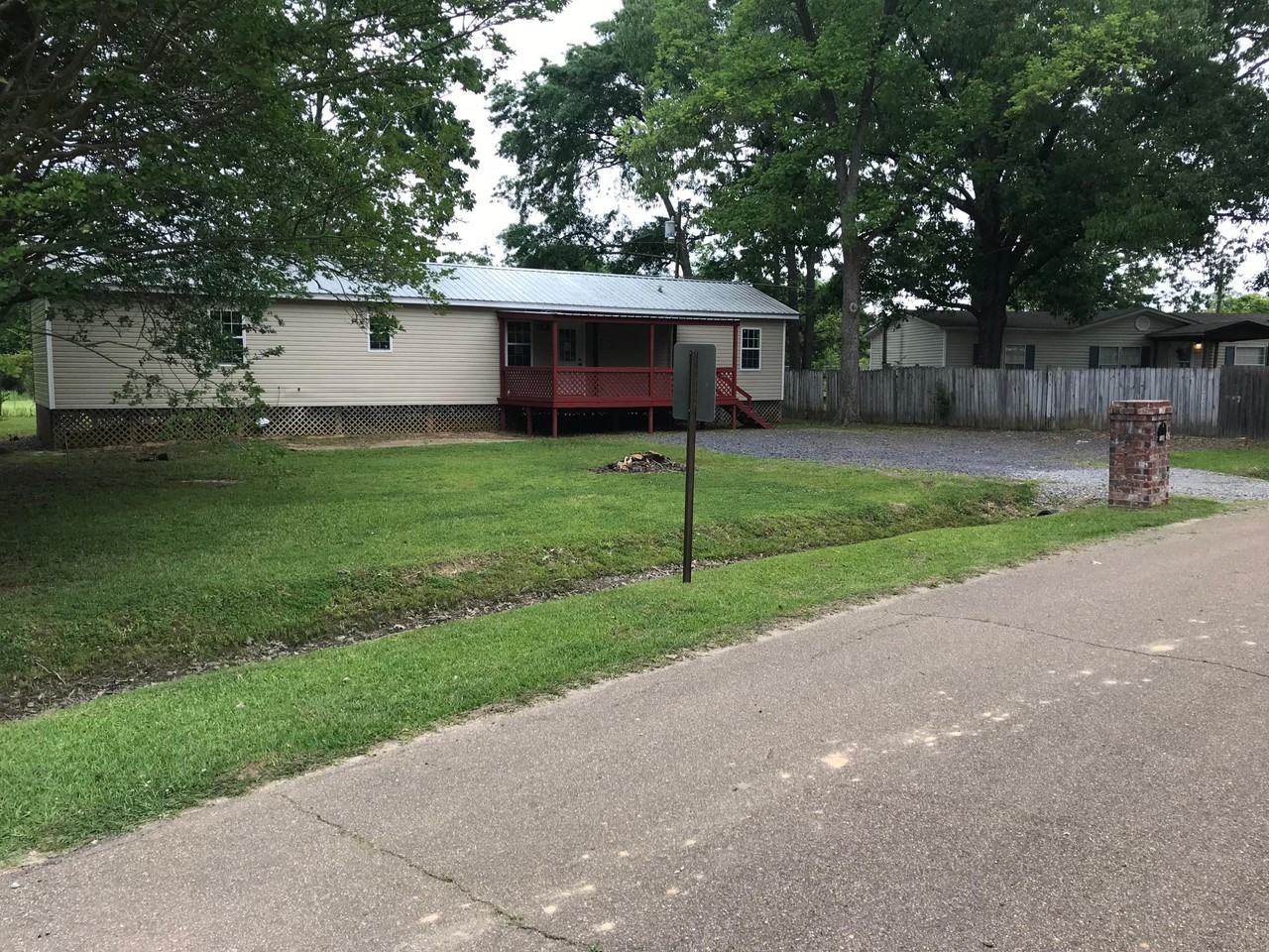 120 Parkdale Cir - Photo 2 of 17