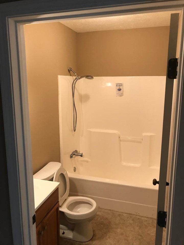 120 Parkdale Cir - Photo 3 of 17