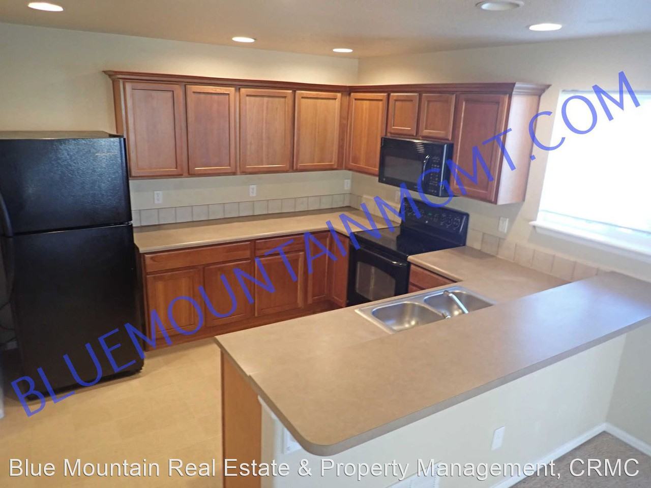 8431 Meadowcrest Dr - Photo 3 of 16